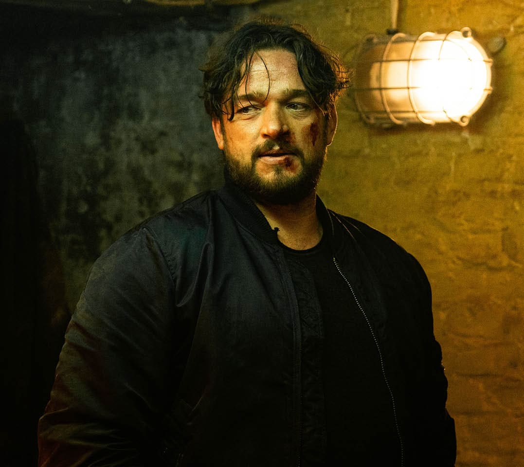 Dengler (Ronald Zehrfeld) ist seinen Verfolgern in den Keller eines Mietshauses gefolgt  Doch hier wartet eine gef hrliche Falle auf ihn 