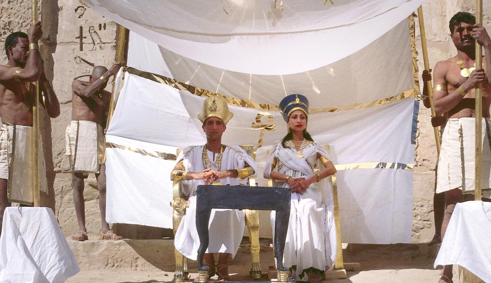 Sphinx V - Legends of History: Akhnaton and Nefertiti