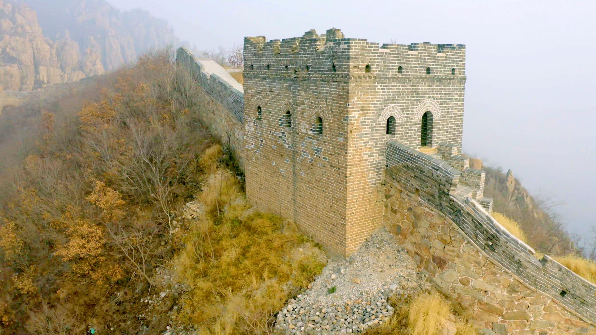 Tường thành Trung Hoa là một trong những công trình kiến ​​trúc độc đáo nhất trên thế giới. Với những bức tường và thành lũy cao tường vững chắc, thành Trung Hoa đã bảo vệ quốc gia khỏi kẻ thù trong hàng trăm năm. Điều này chắc chắn sẽ cung cấp cho bạn một kể chuyện thú vị xoay quanh lịch sử phong phú của Trung Quốc.
