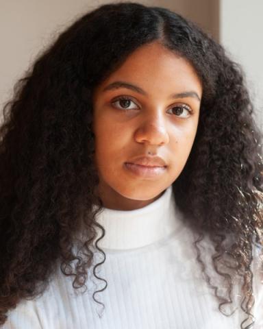 Carys John (Ellie Bunting)